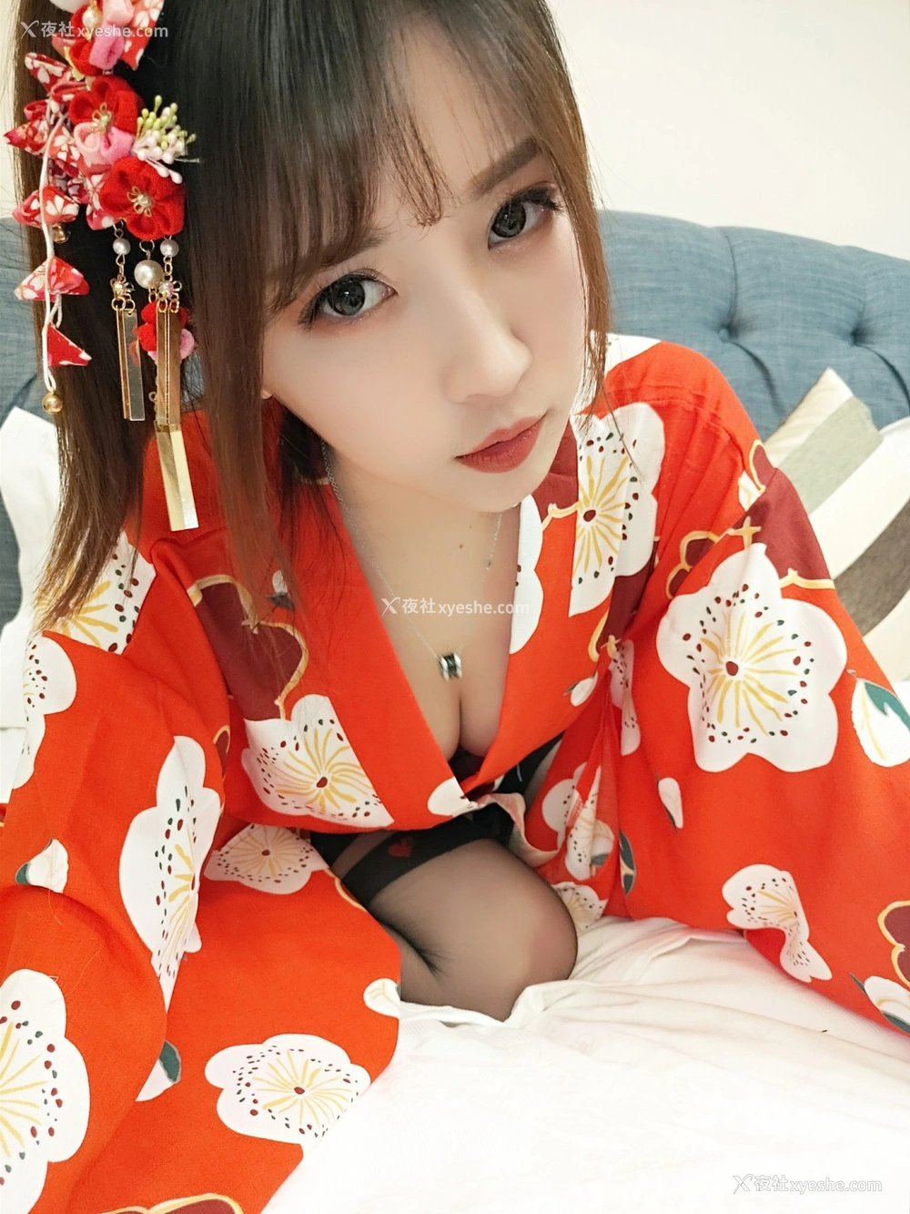 1P - 小女巫露娜 – 和服桃心黑色长筒袜