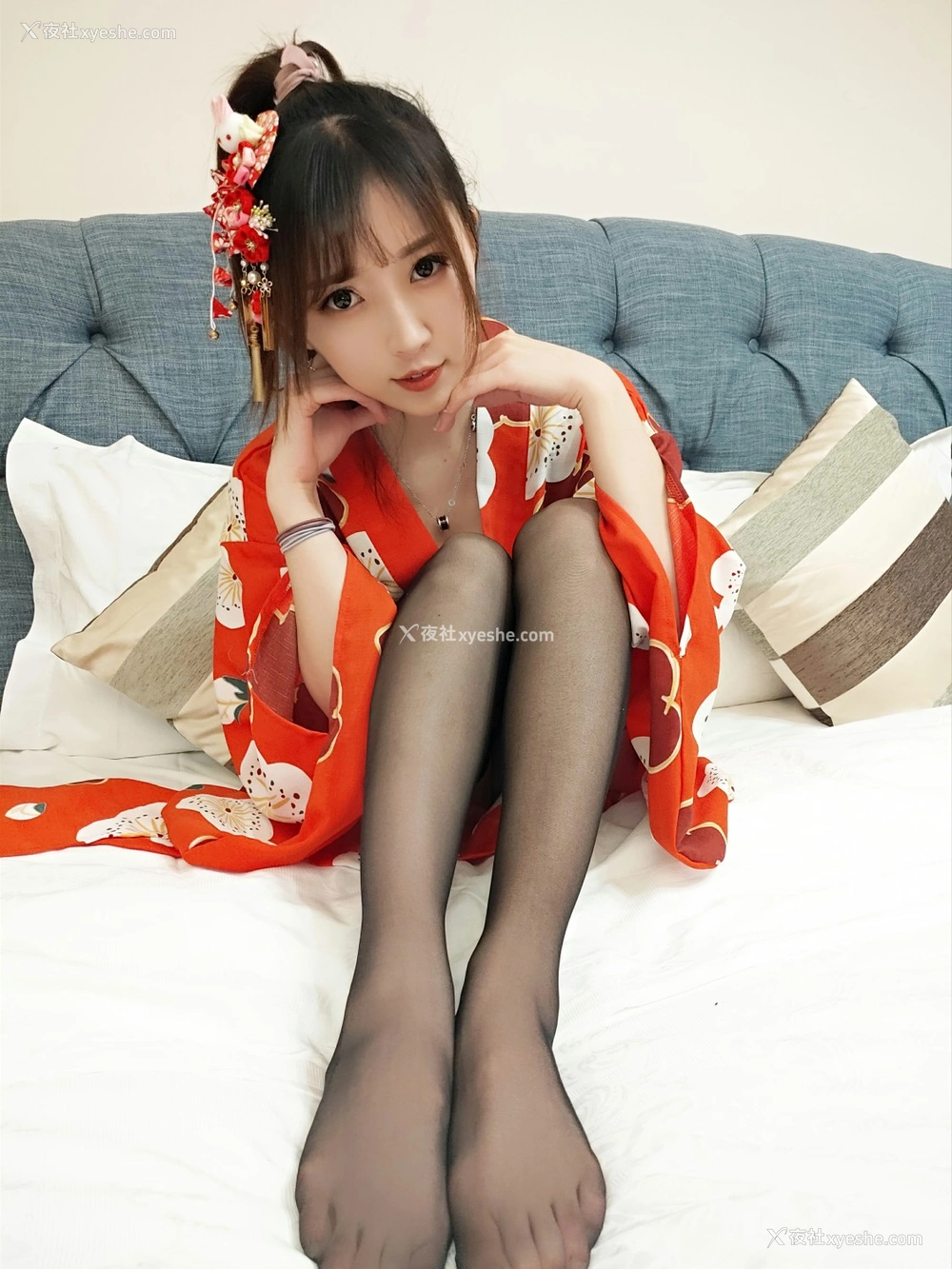 1P - 小女巫露娜 – 和服桃心黑色长筒袜