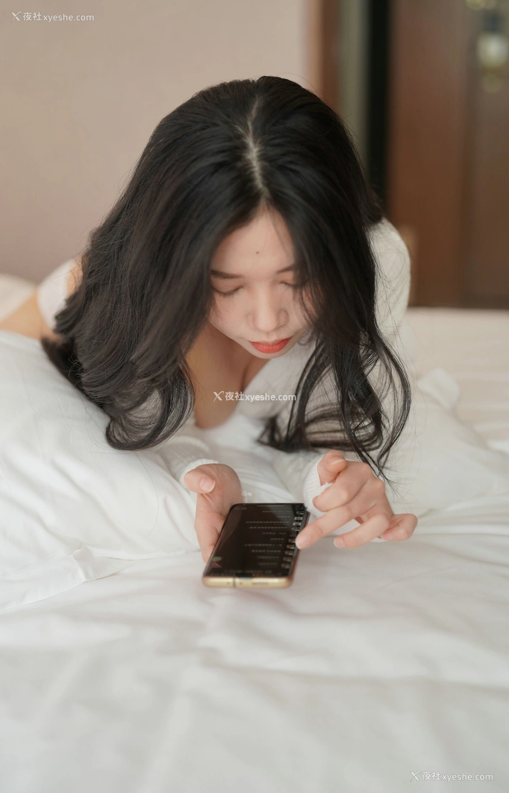 1P - 国模雅雅人体私拍套图