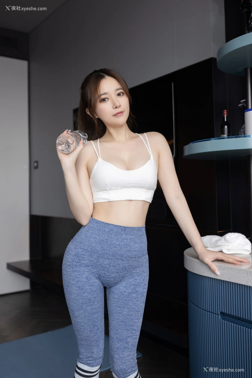 1P - 鱼子酱 瑜伽服 原版写真