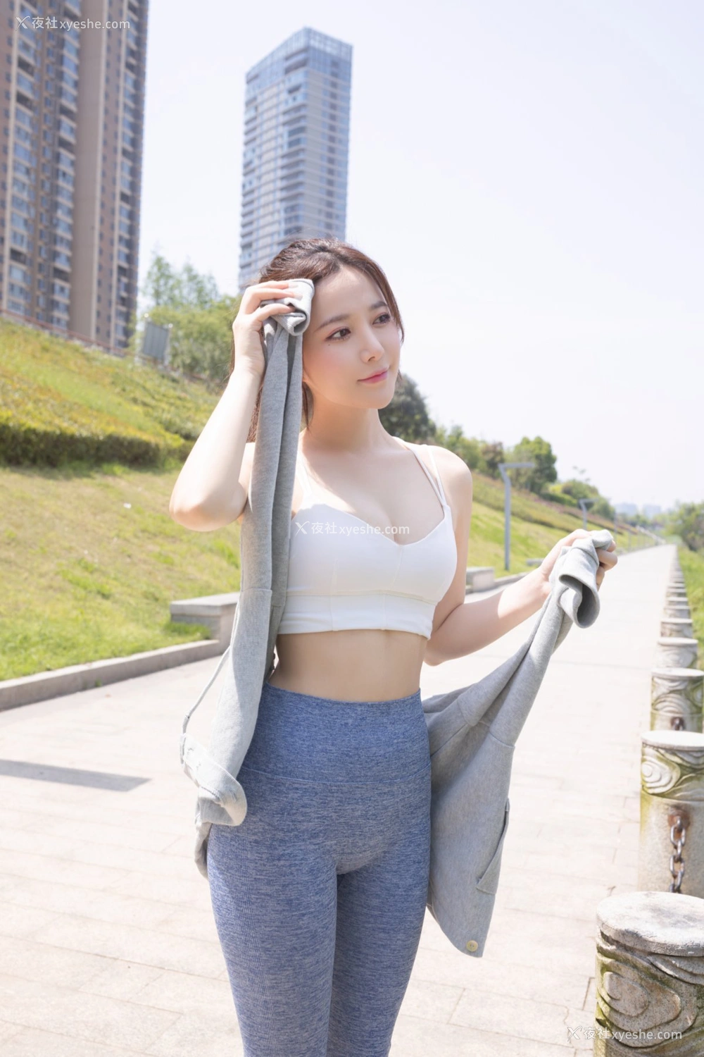 1P - 鱼子酱 瑜伽服 原版写真