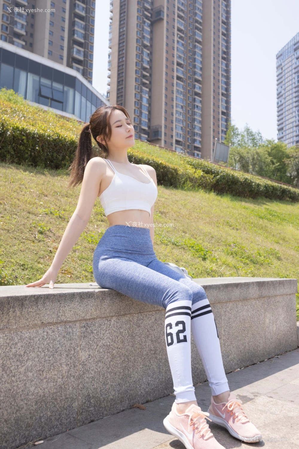 1P - 鱼子酱 瑜伽服 原版写真