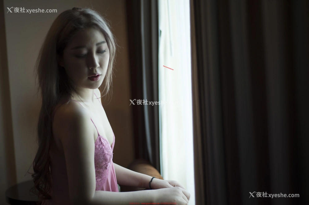 1P - 国模李粉姬人体私拍套图