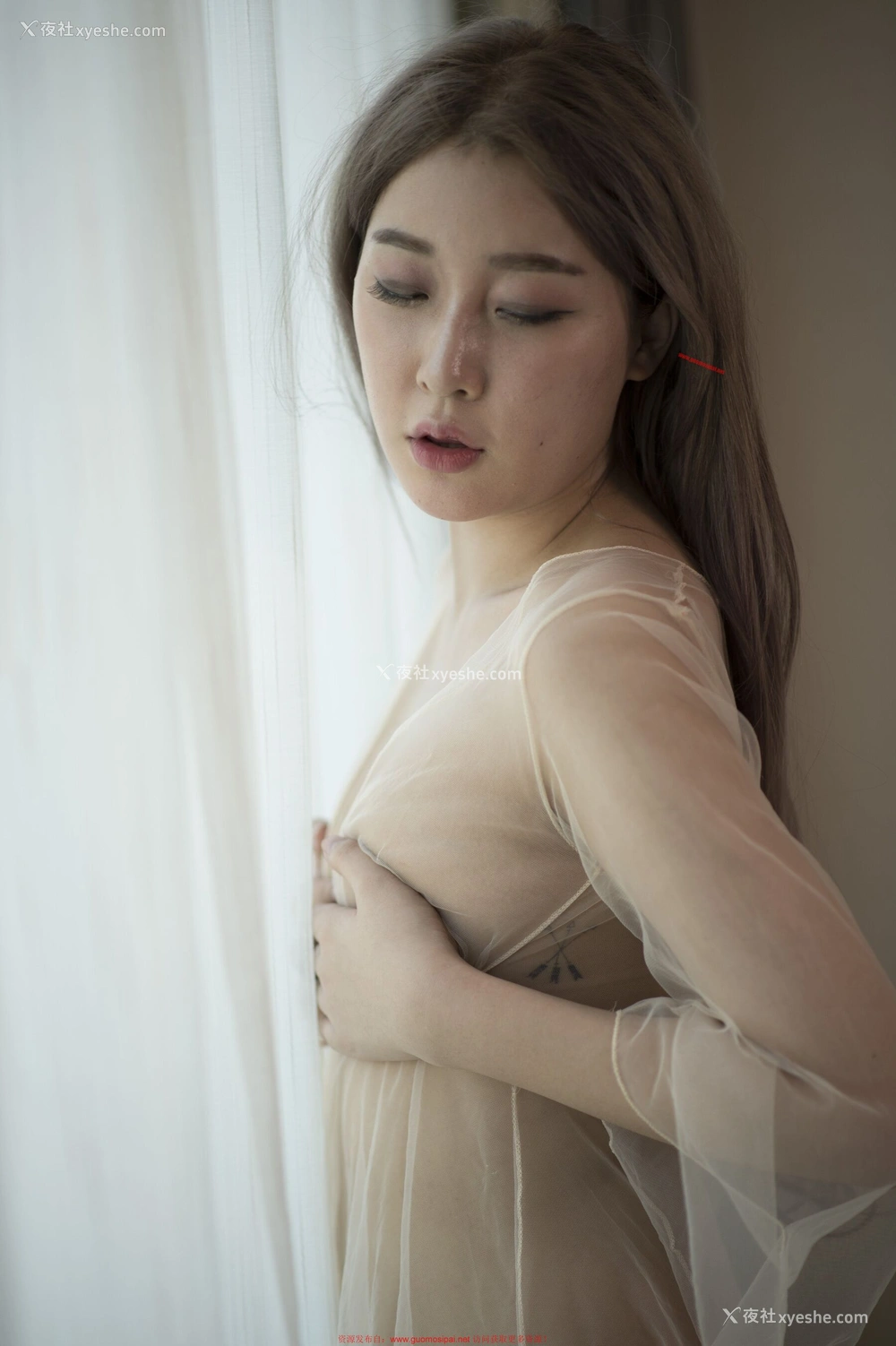 1P - 国模李粉姬人体私拍套图