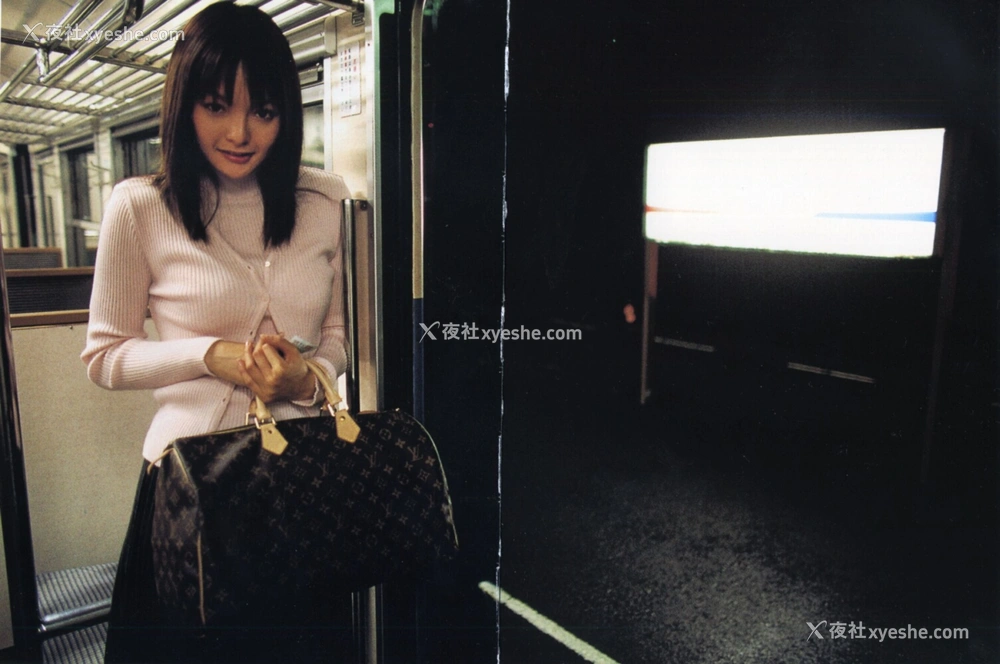 1P - 秋吉里香《Accidents TOKYO》