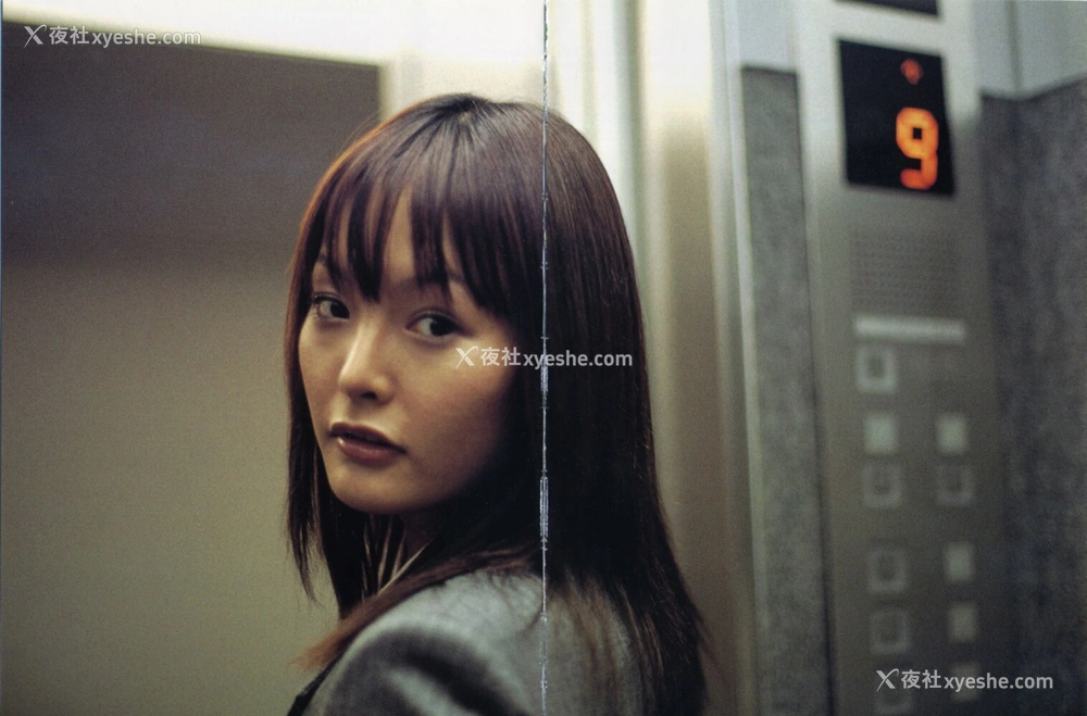 1P - 秋吉里香《Accidents TOKYO》