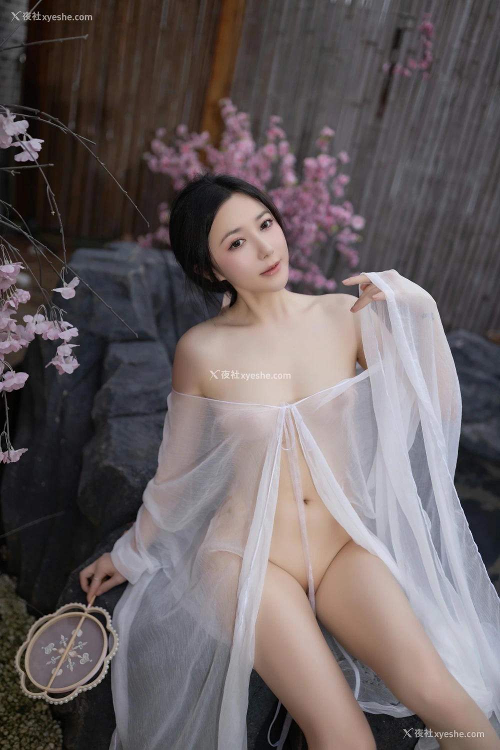 1P - xiuren秀人网福利王馨瑶Yanni大尺度私拍写真花想容