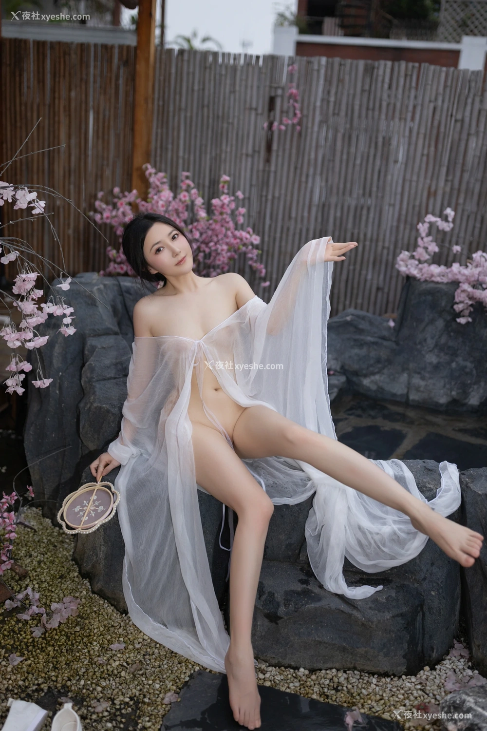 1P - xiuren秀人网福利王馨瑶Yanni大尺度私拍写真花想容