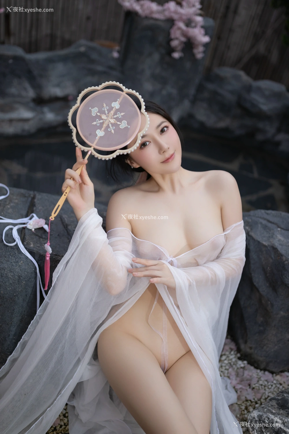 1P - xiuren秀人网福利王馨瑶Yanni大尺度私拍写真花想容