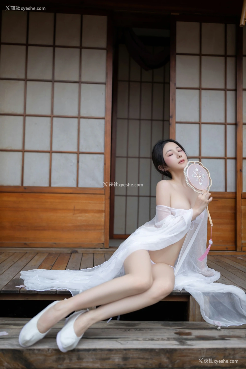 1P - xiuren秀人网福利王馨瑶Yanni大尺度私拍写真花想容