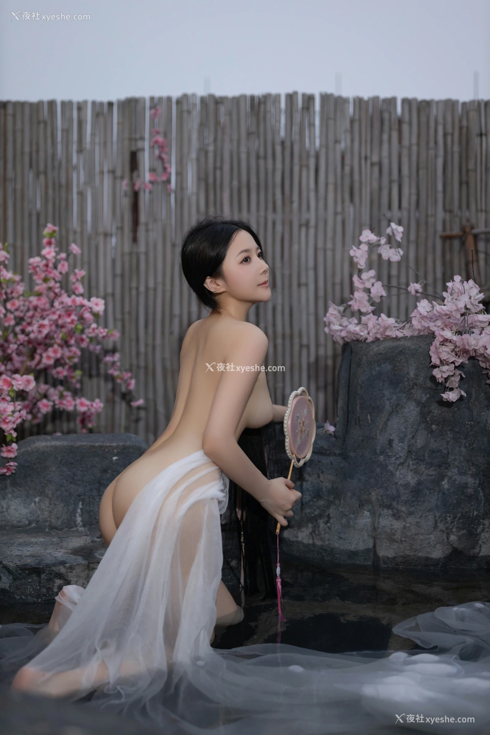1P - xiuren秀人网福利王馨瑶Yanni大尺度私拍写真花想容