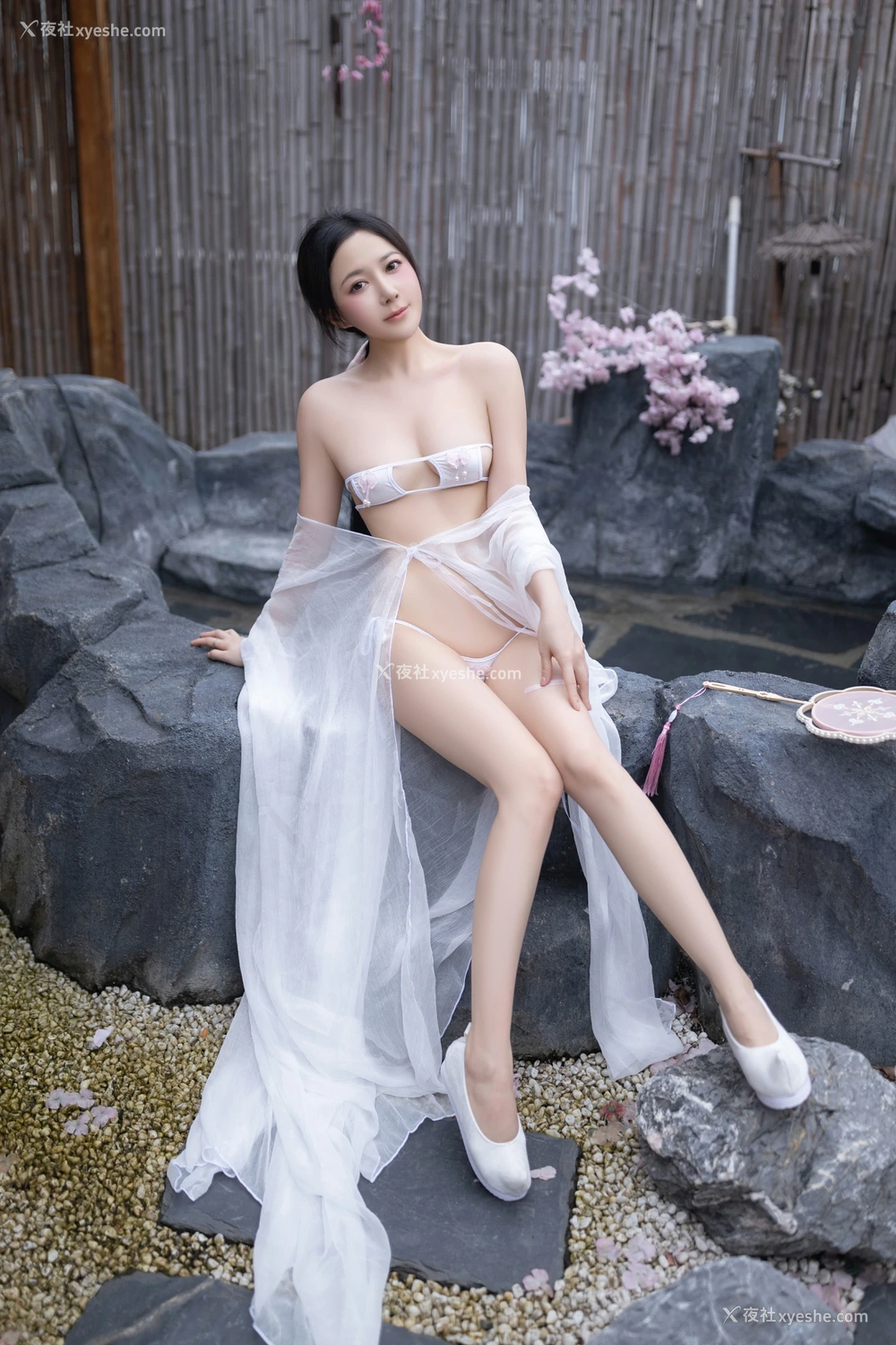 1P - xiuren秀人网福利王馨瑶Yanni大尺度私拍写真花想容