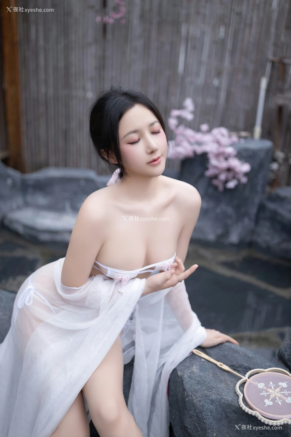 1P - xiuren秀人网福利王馨瑶Yanni大尺度私拍写真花想容