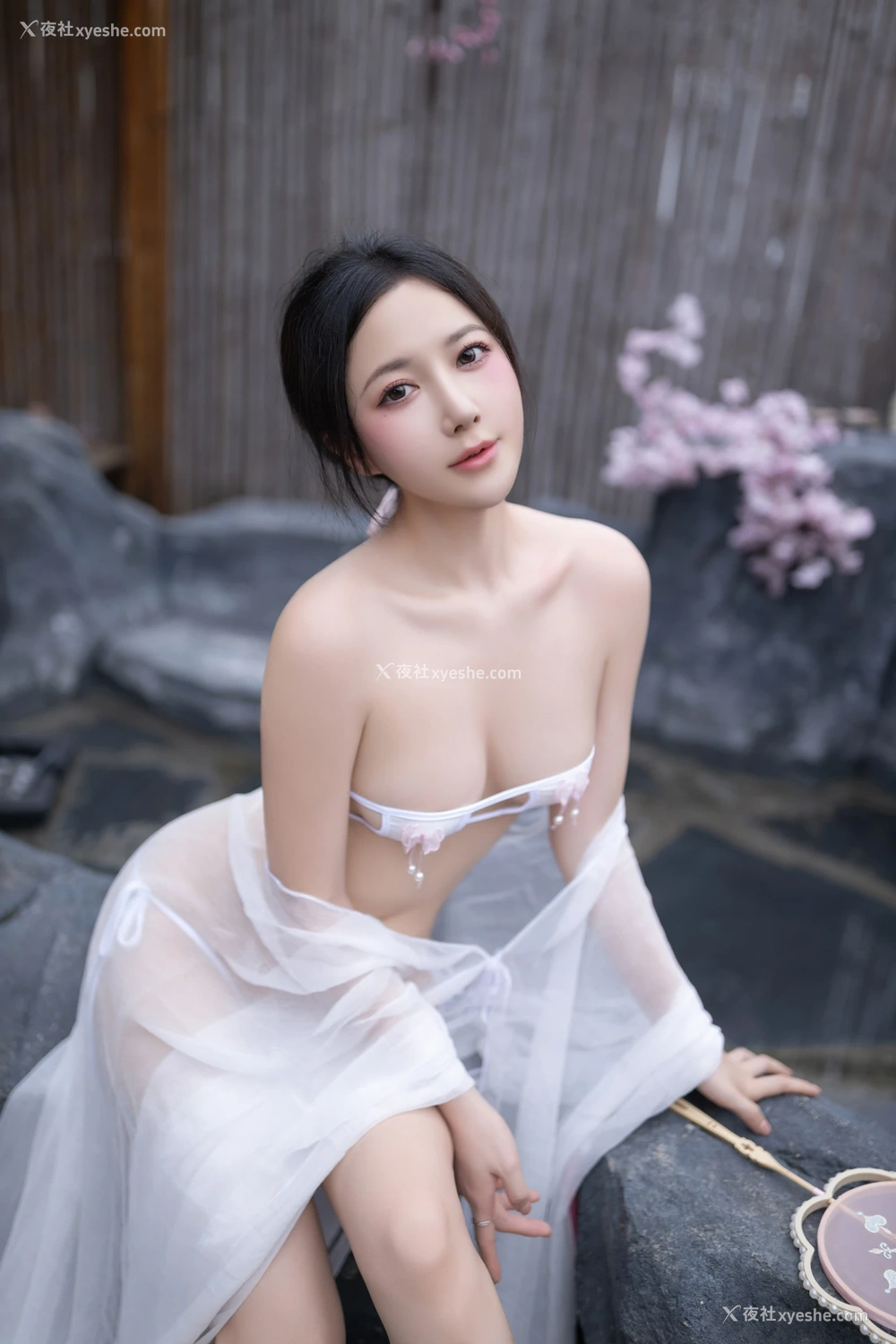 1P - xiuren秀人网福利王馨瑶Yanni大尺度私拍写真花想容