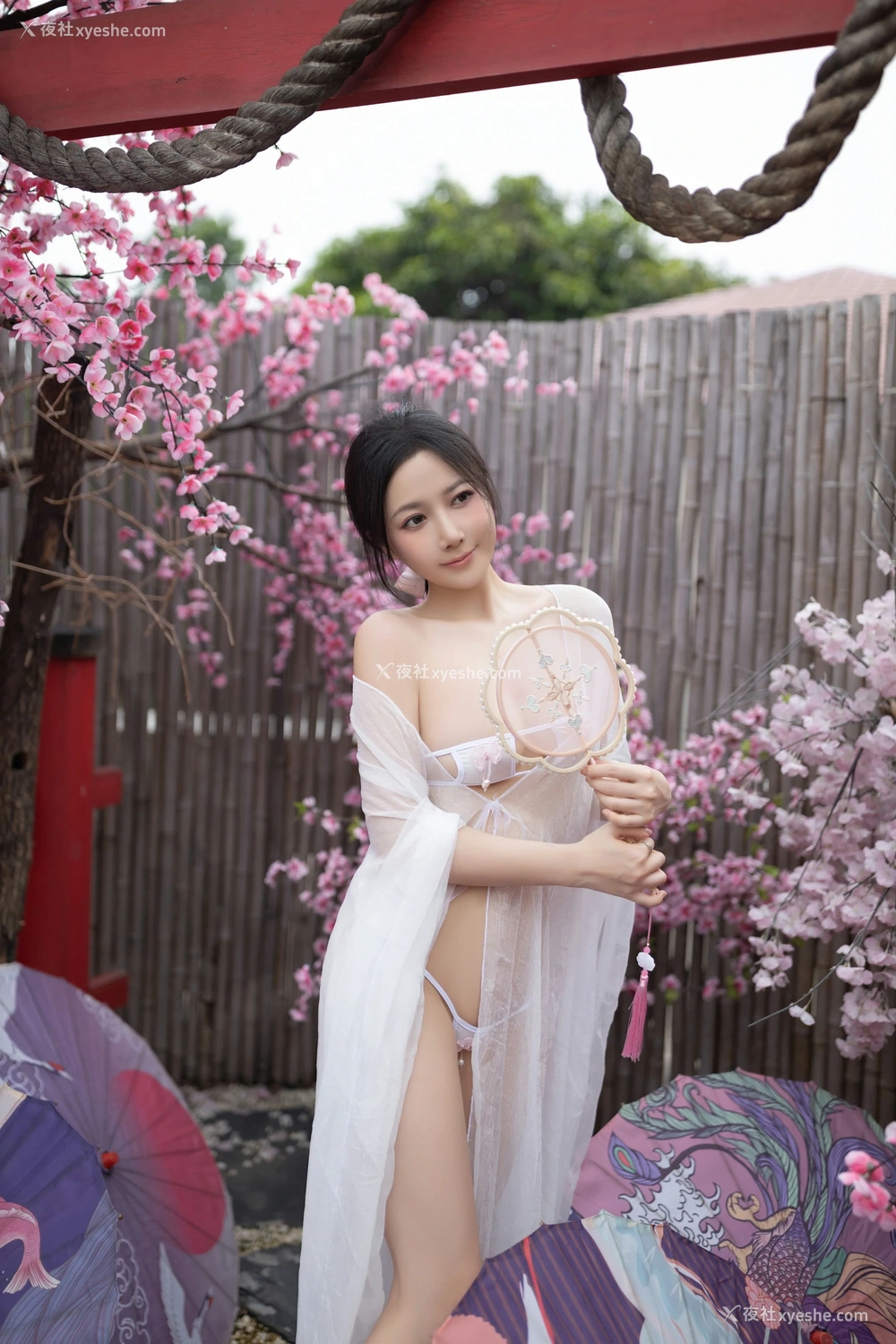 1P - xiuren秀人网福利王馨瑶Yanni大尺度私拍写真花想容