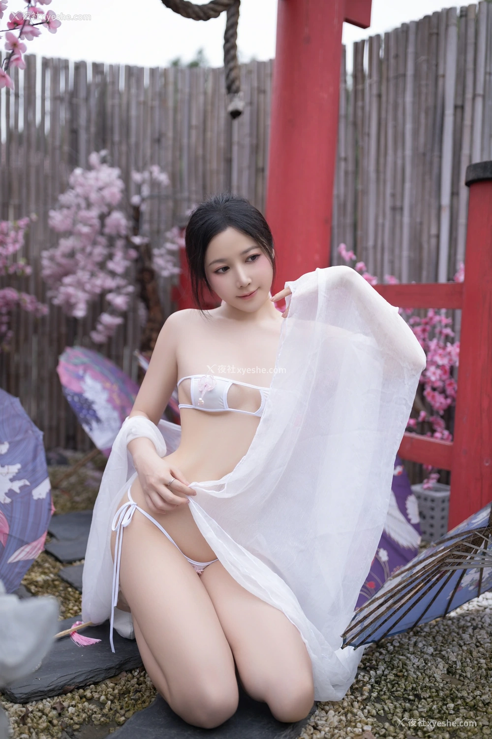 1P - xiuren秀人网福利王馨瑶Yanni大尺度私拍写真花想容
