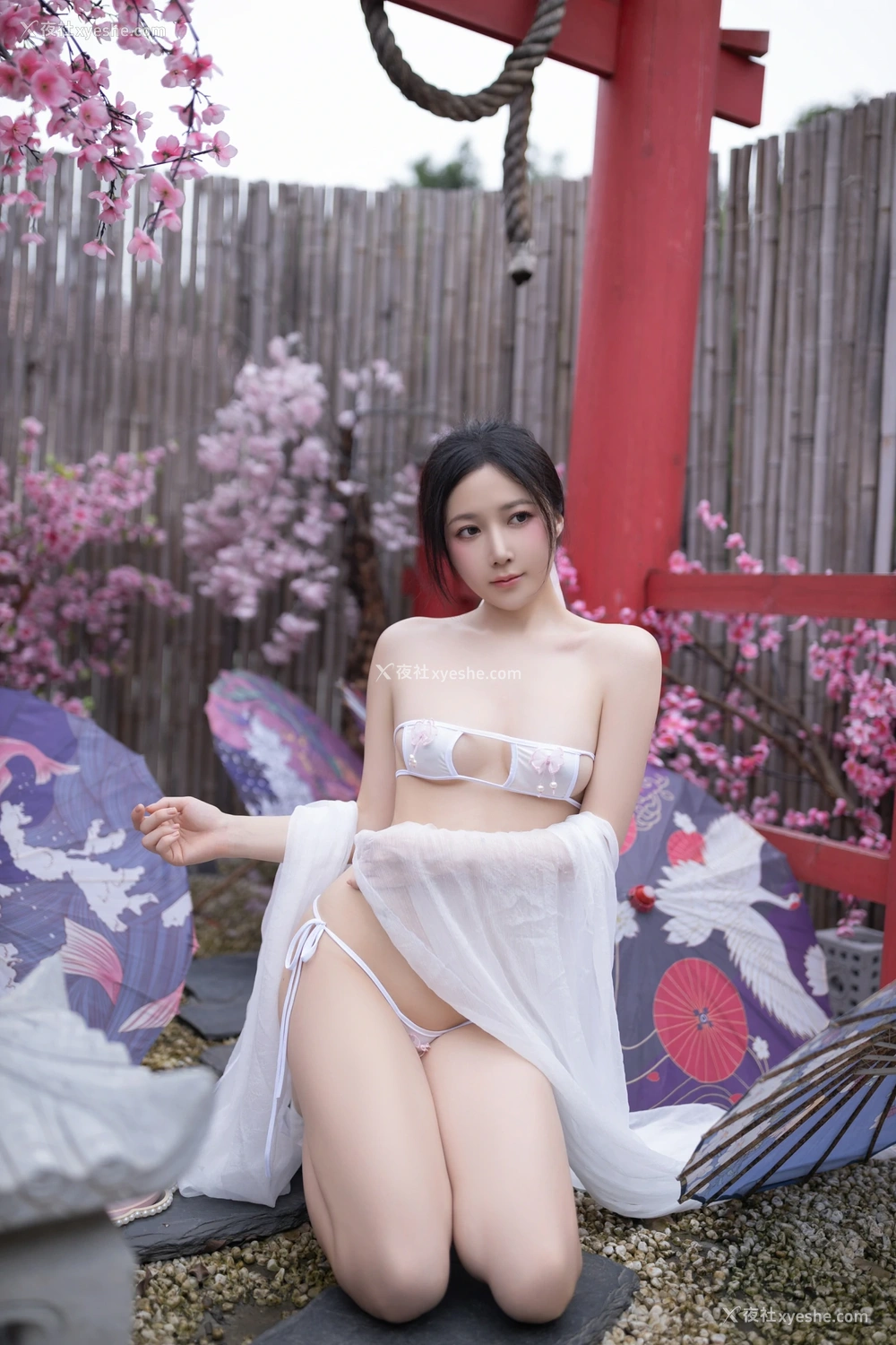 1P - xiuren秀人网福利王馨瑶Yanni大尺度私拍写真花想容