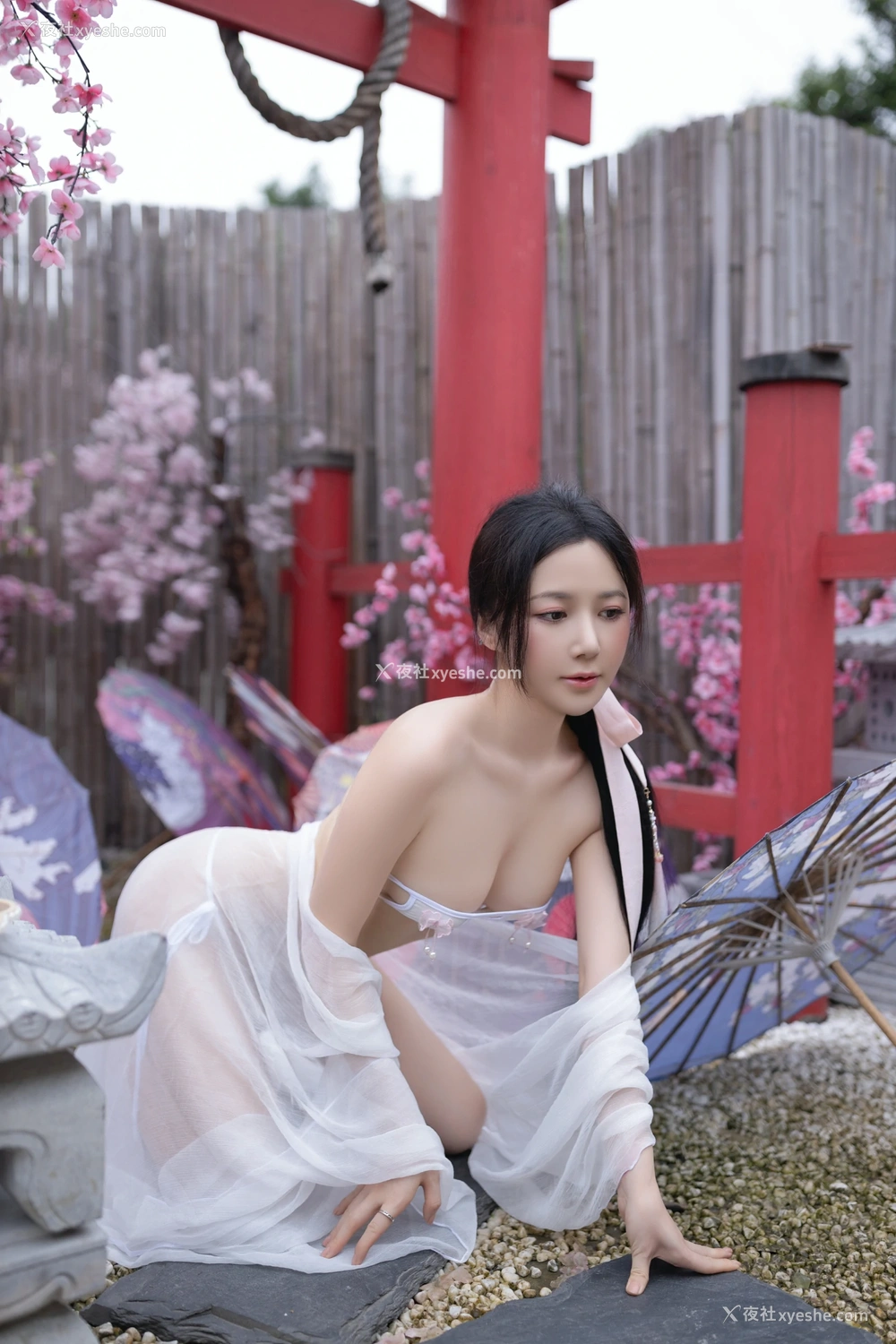 1P - xiuren秀人网福利王馨瑶Yanni大尺度私拍写真花想容