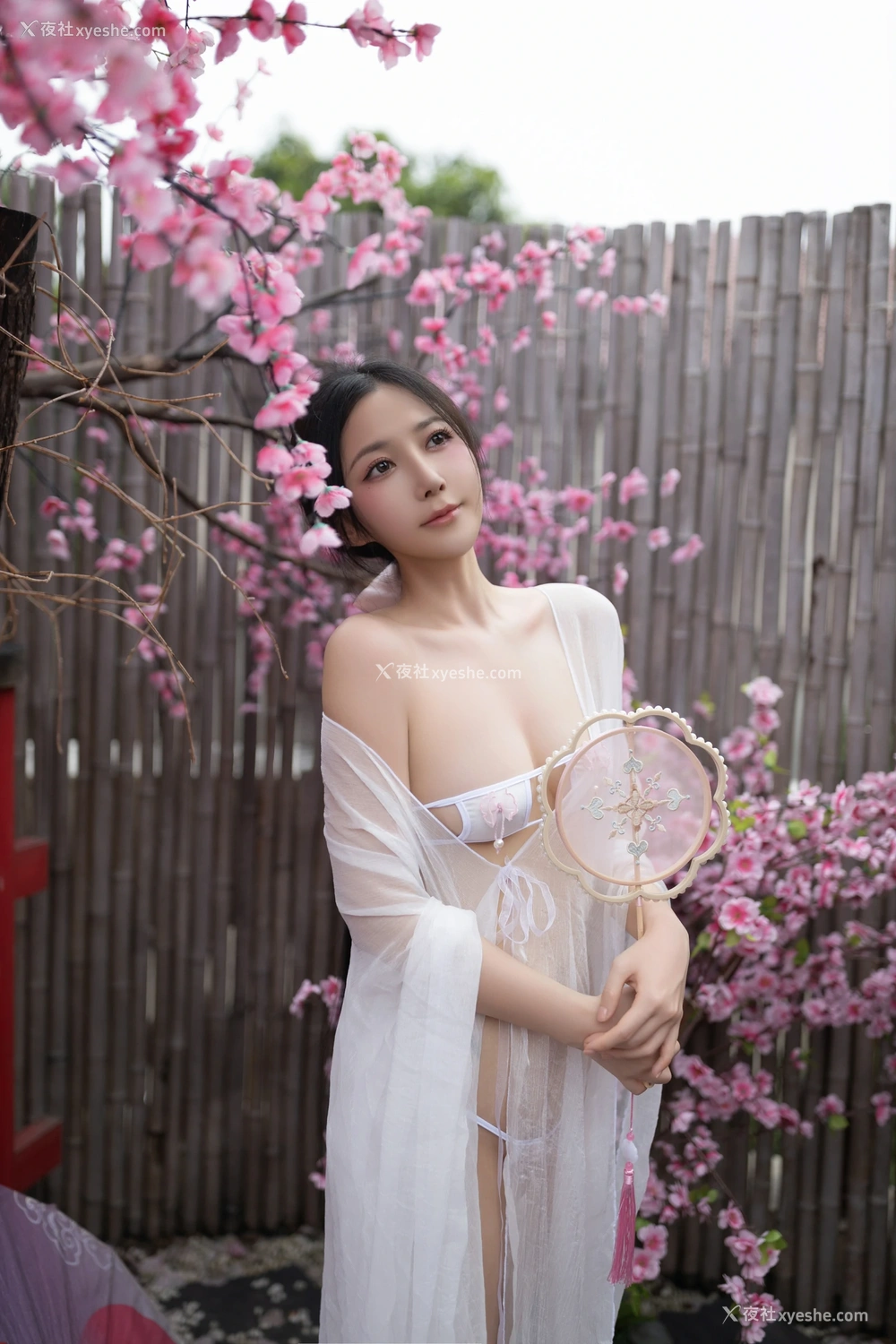 1P - xiuren秀人网福利王馨瑶Yanni大尺度私拍写真花想容
