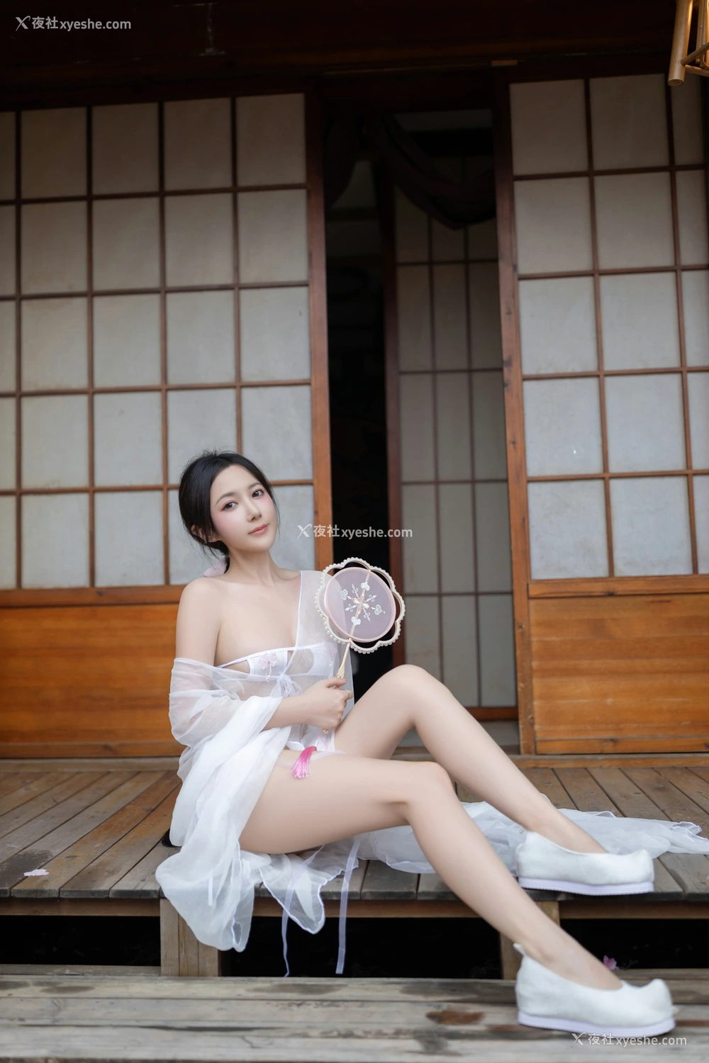 1P - xiuren秀人网福利王馨瑶Yanni大尺度私拍写真花想容