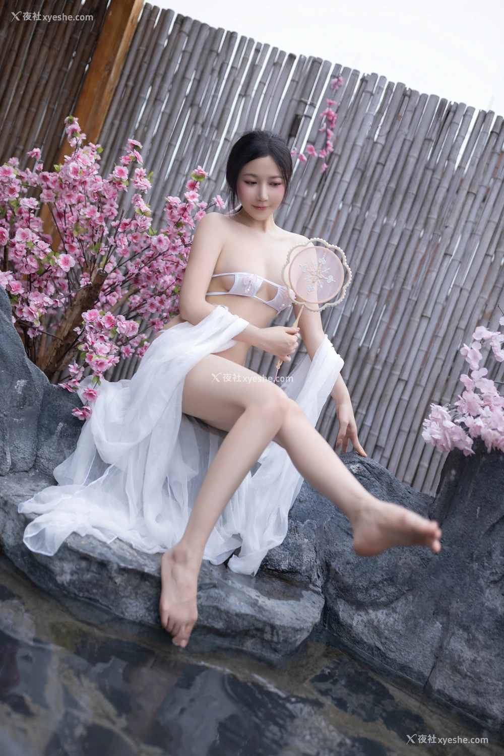 1P - xiuren秀人网福利王馨瑶Yanni大尺度私拍写真花想容