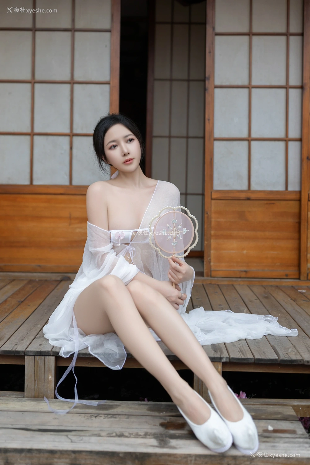 1P - xiuren秀人网福利王馨瑶Yanni大尺度私拍写真花想容