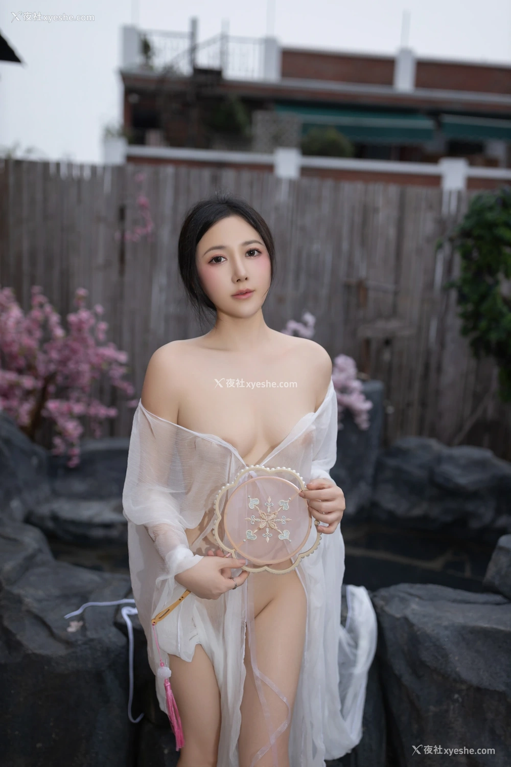 1P - xiuren秀人网福利王馨瑶Yanni大尺度私拍写真花想容