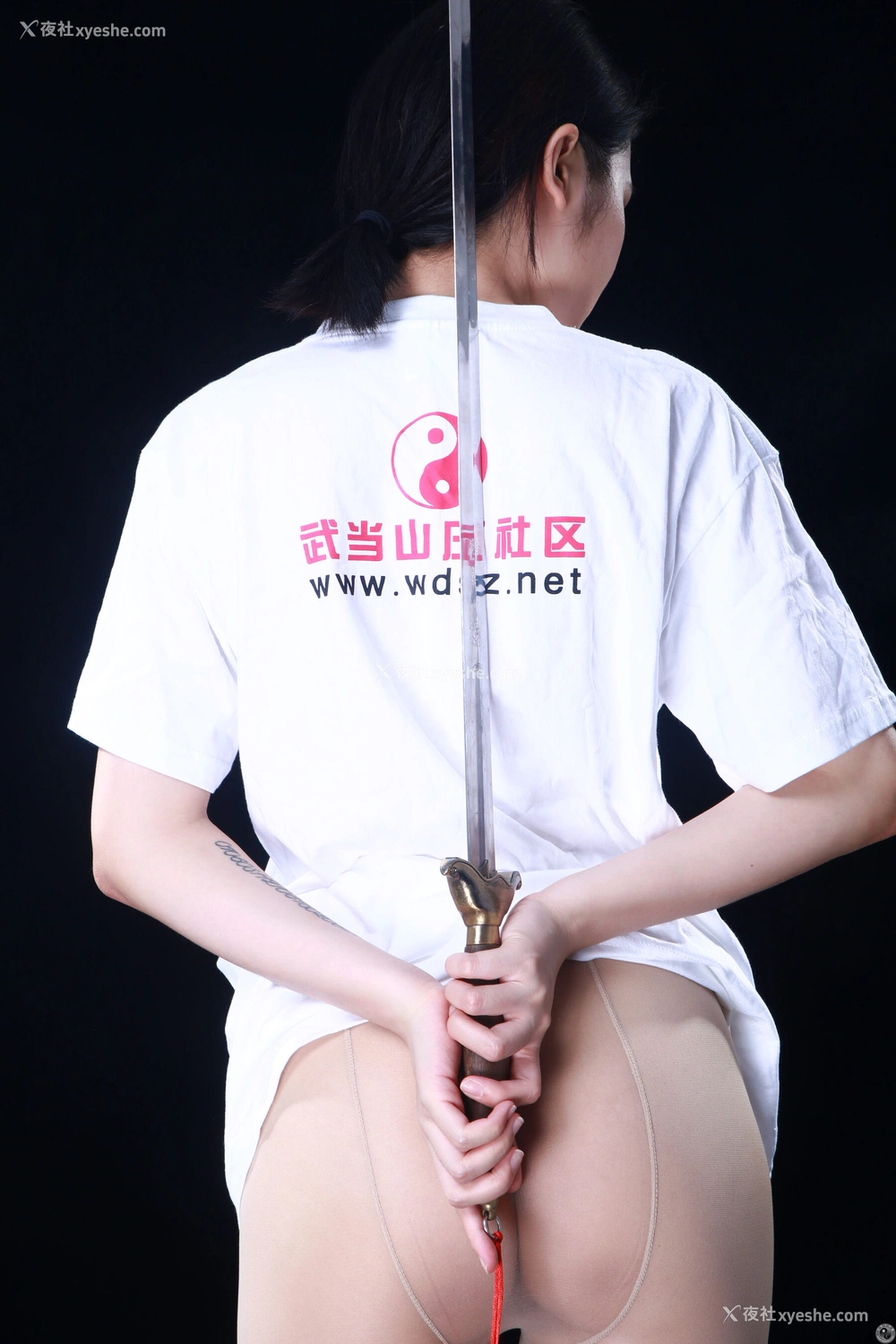 1P - 国模阿路大尺度人体私拍套图