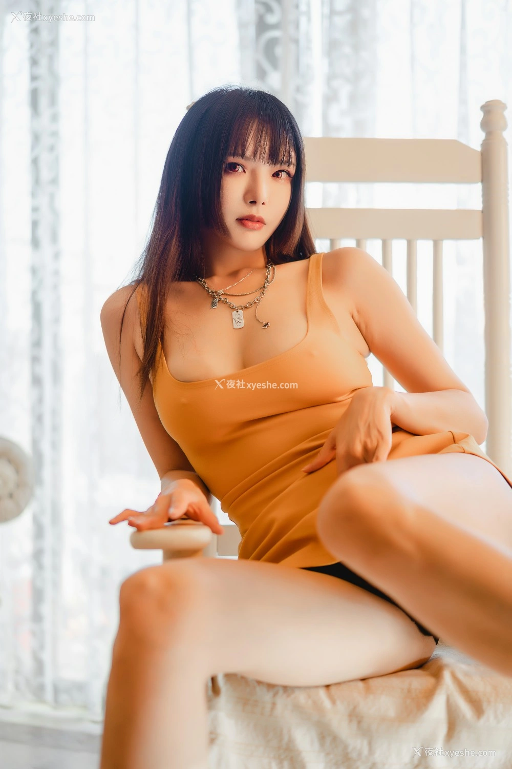 1P - 秋和柯基(夏小秋秋秋) – 黄色连衣裙