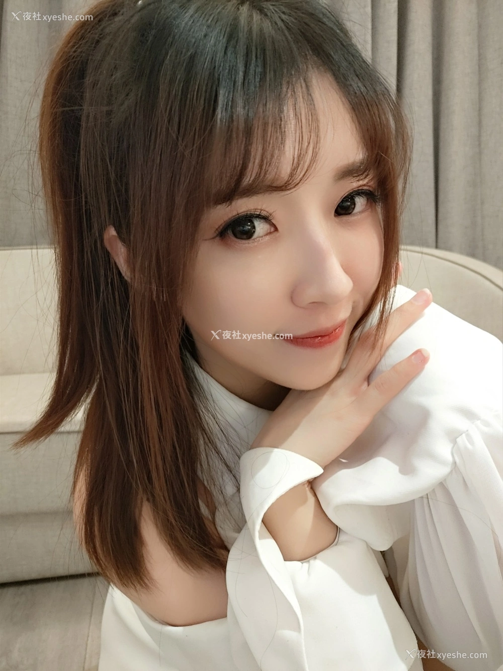 1P - 小女巫露娜 – 条纹提花白衬衣