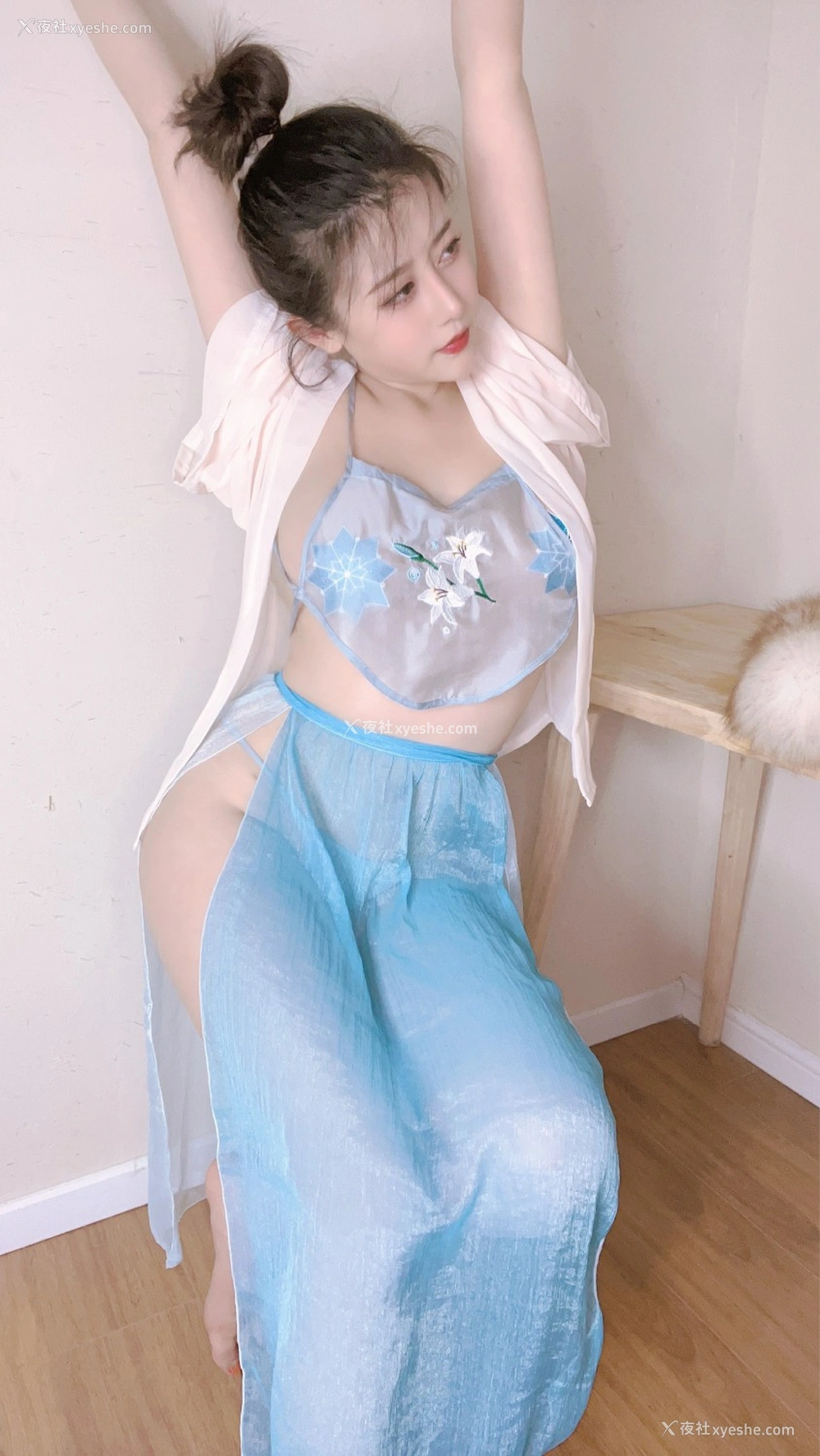 1P - 奈汐酱nice – 32号自拍本 古风老板娘