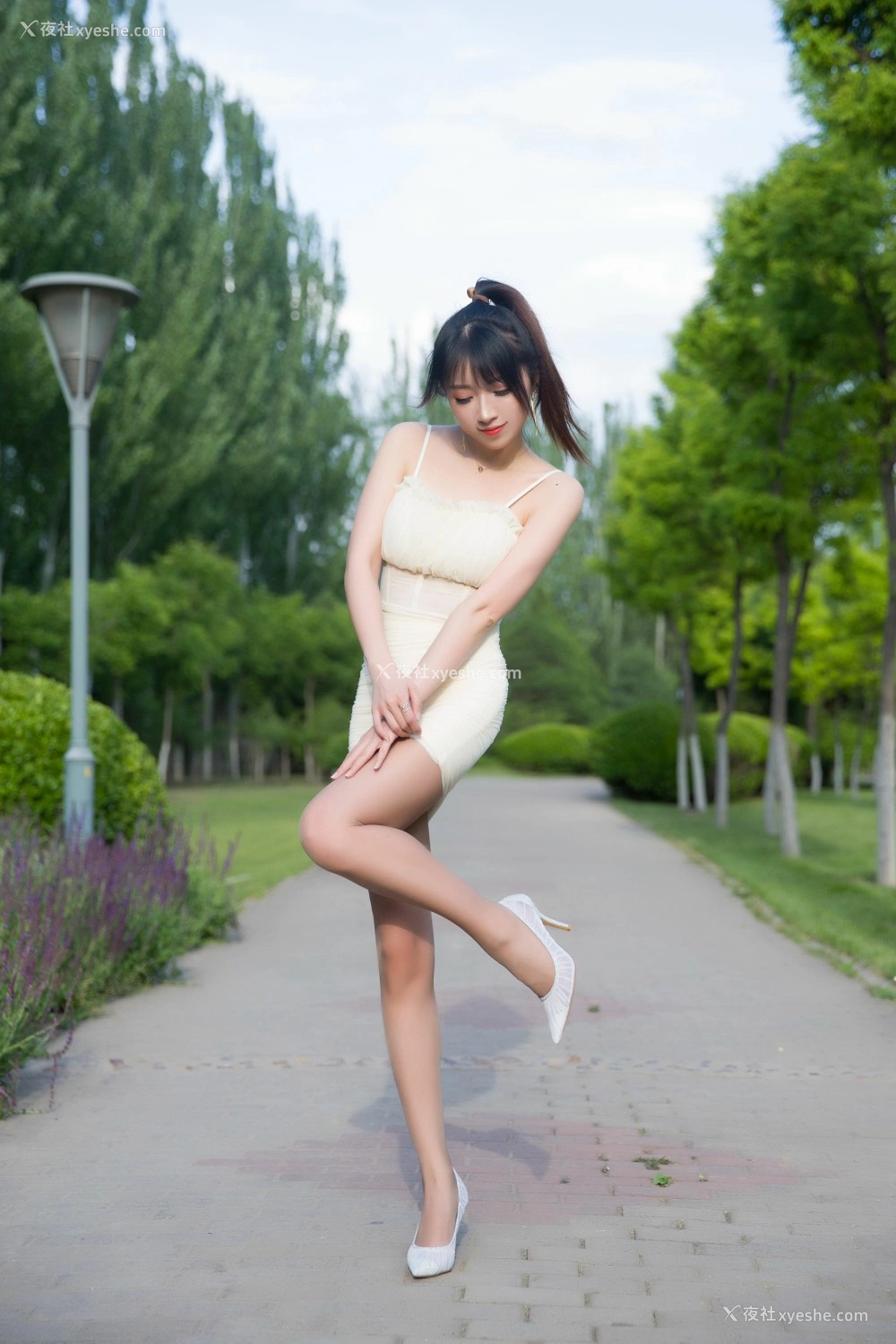 1P - 小女巫露娜 – 户外小米裙