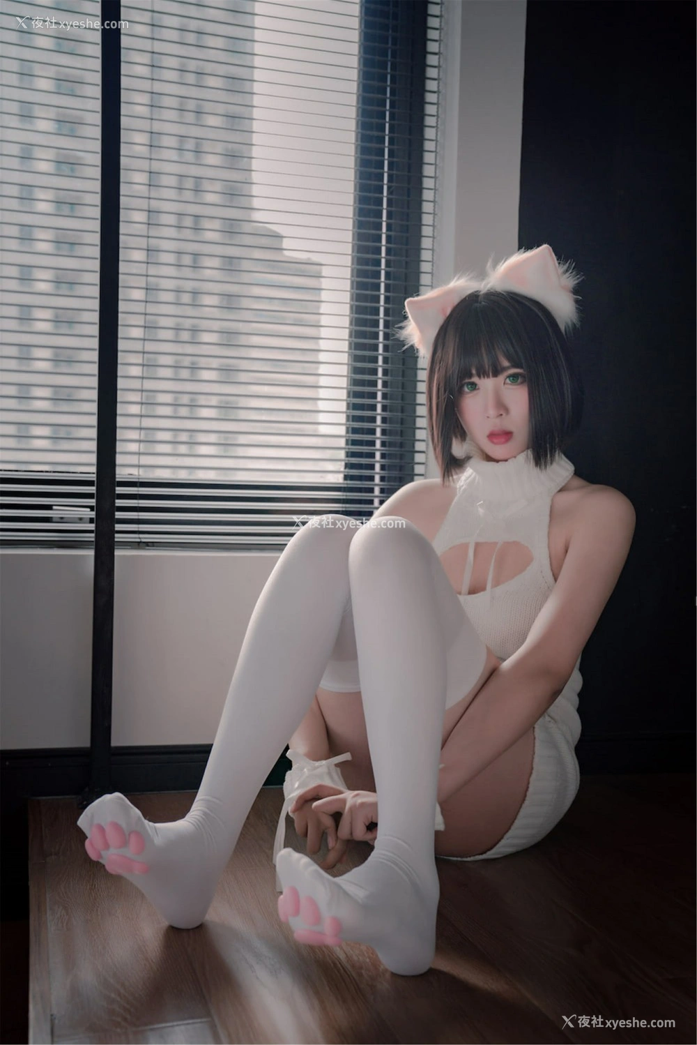 1P - 轩萧学姐 – 猫爪袜