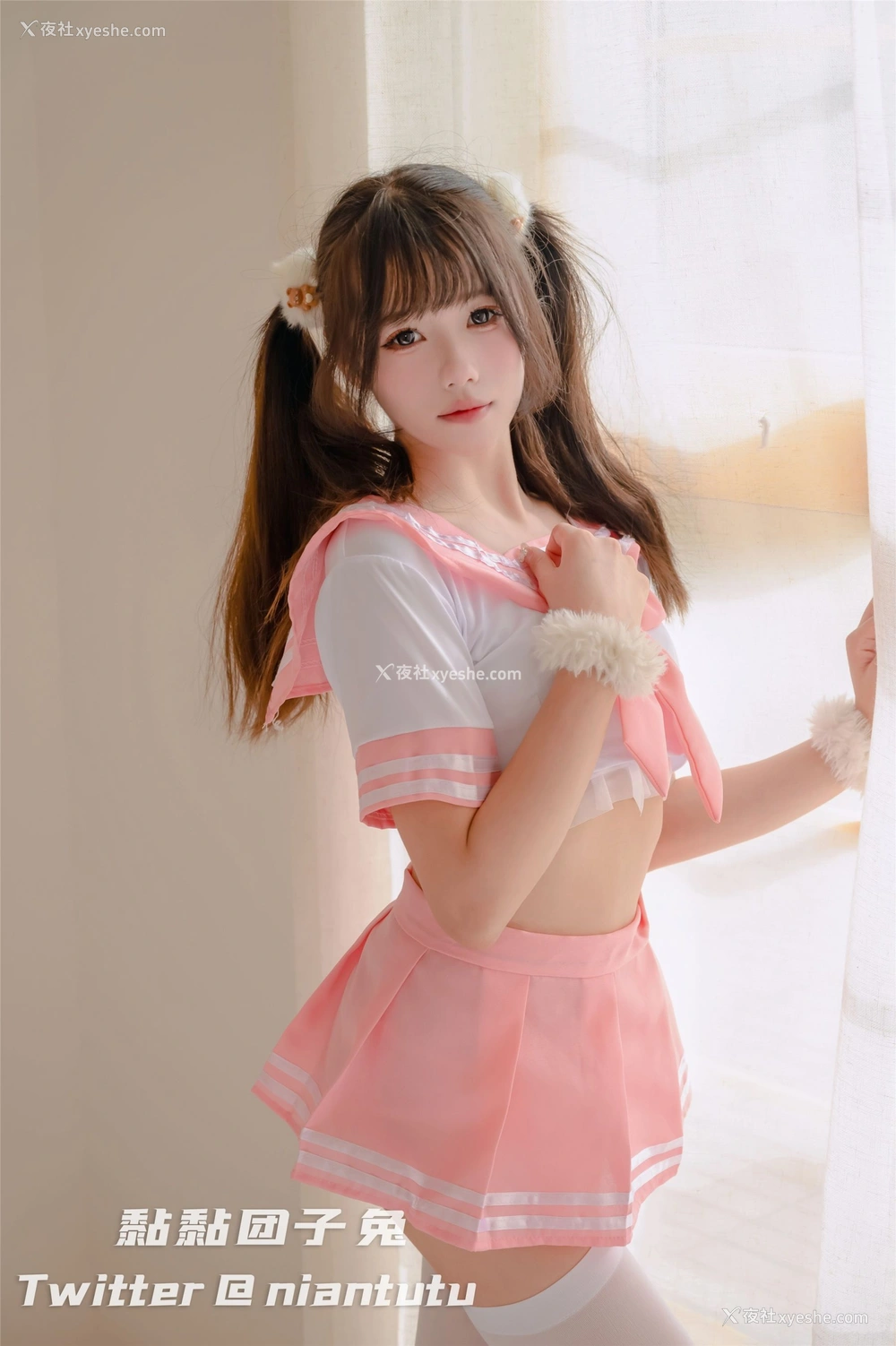 1P - 黏黏团子兔《JK女仆》