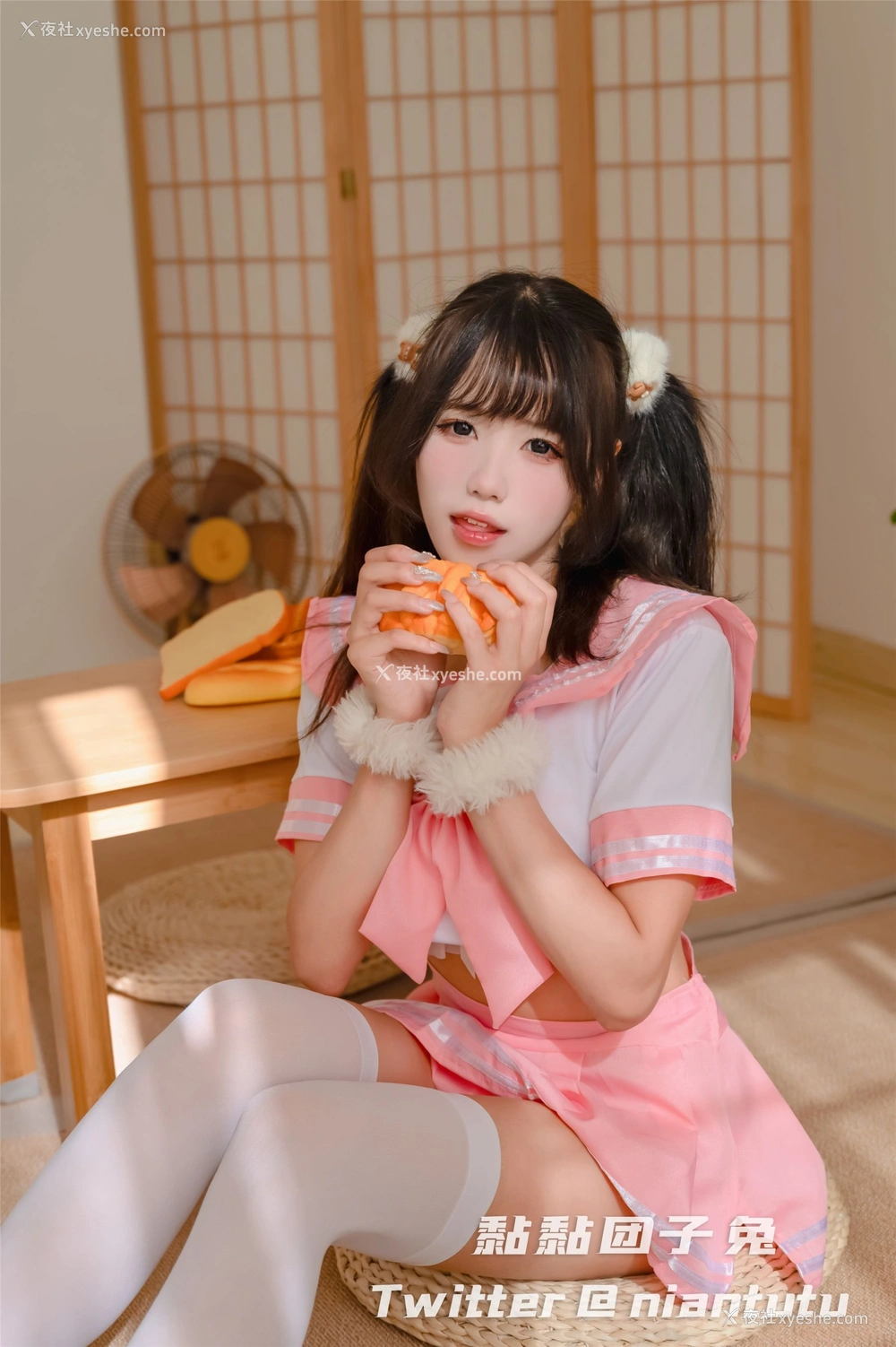 1P - 黏黏团子兔《JK女仆》