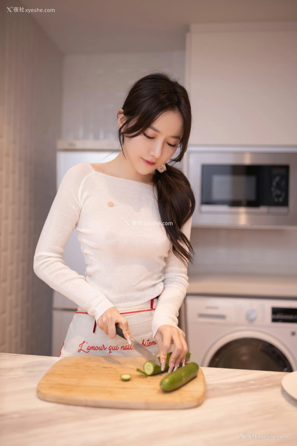 1P - 鱼子酱 暗牆 原版写真