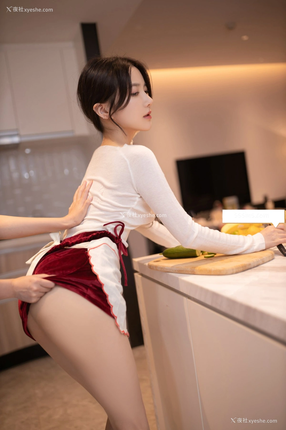 1P - 鱼子酱 暗牆 原版写真