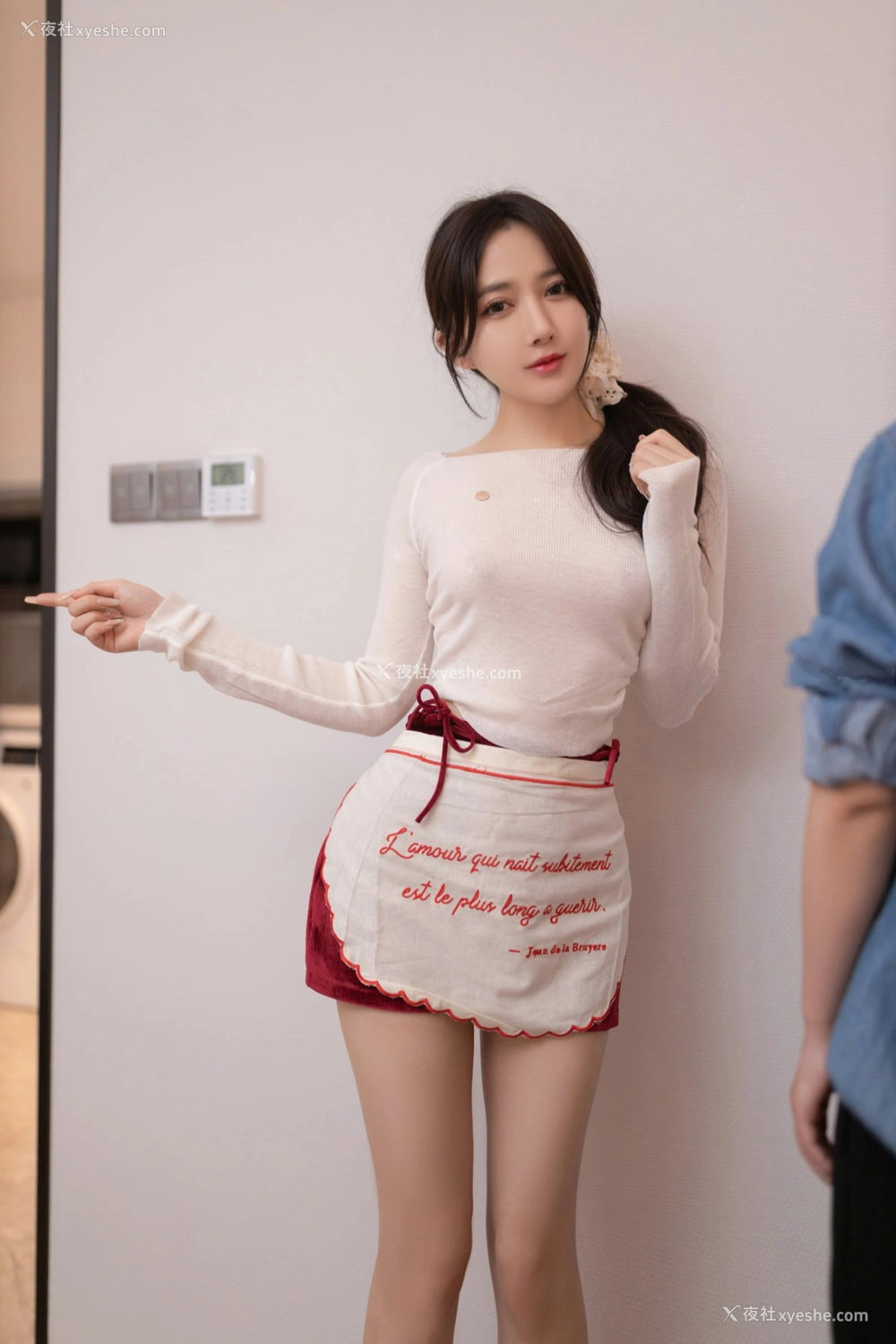 1P - 鱼子酱 暗牆 原版写真