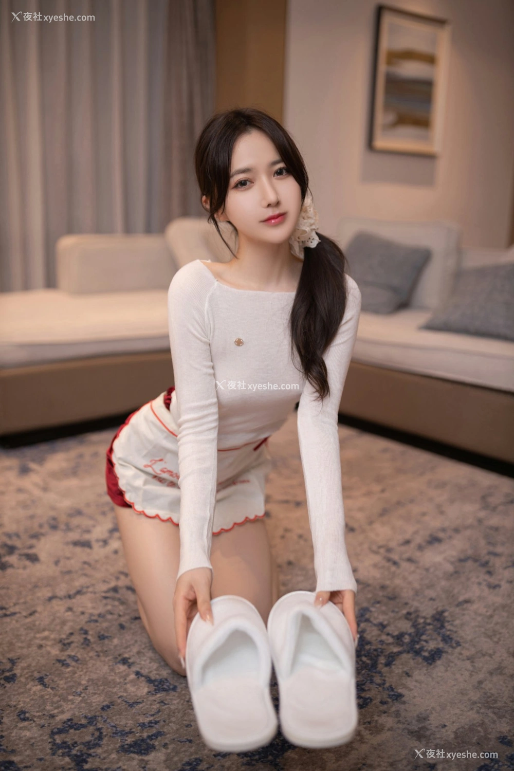 1P - 鱼子酱 暗牆 原版写真
