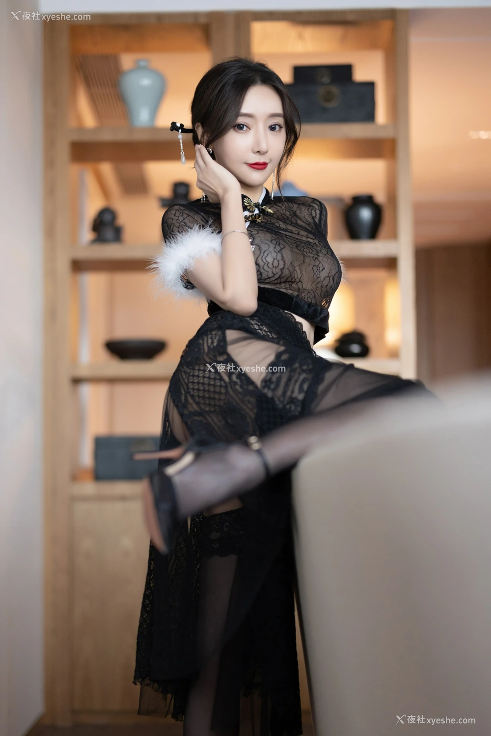1P - xiuren秀人网福利王馨瑶Yanni大尺度私拍写真黑色网纱旗袍