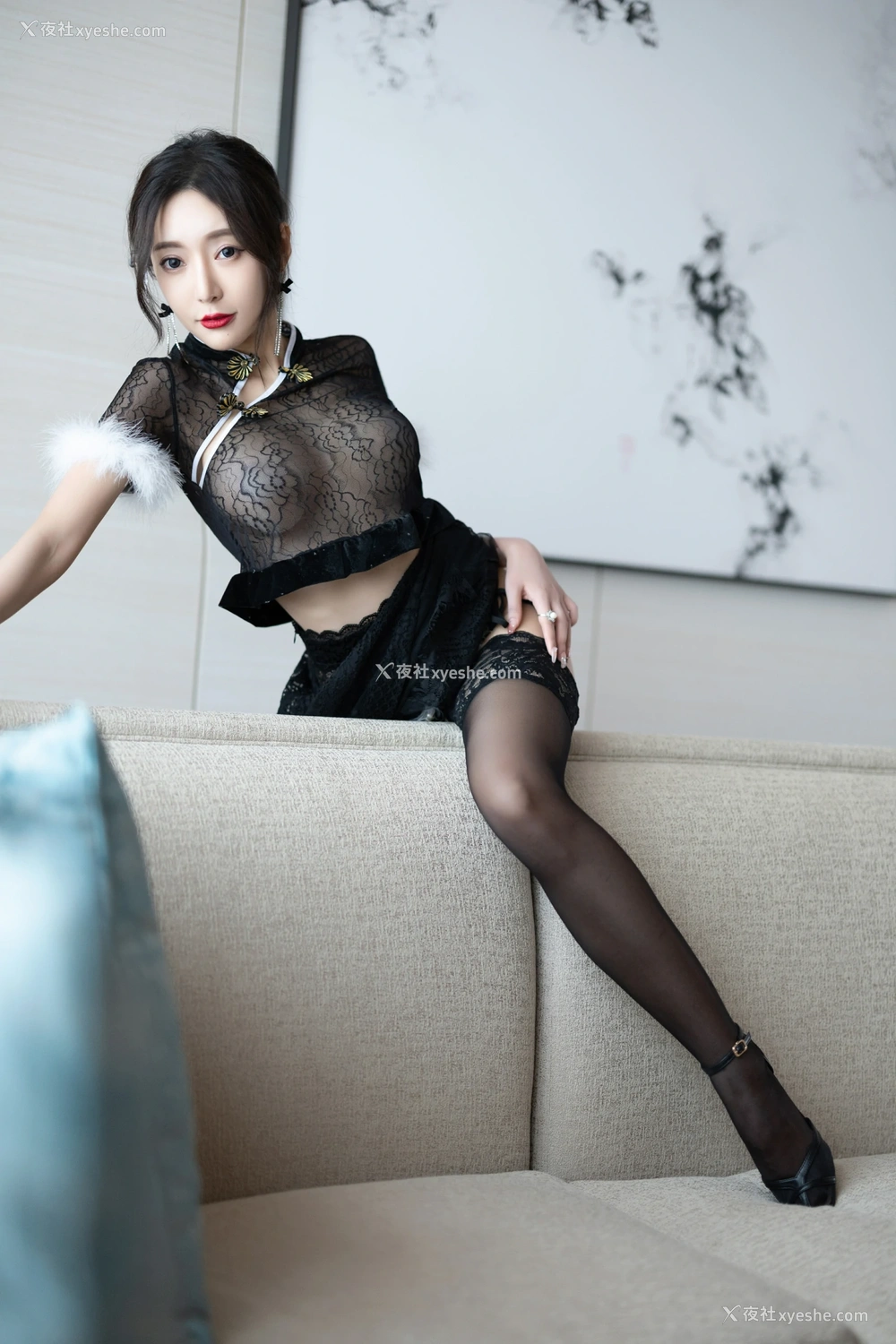 1P - xiuren秀人网福利王馨瑶Yanni大尺度私拍写真黑色网纱旗袍