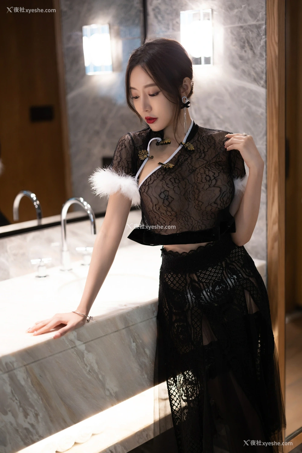 1P - xiuren秀人网福利王馨瑶Yanni大尺度私拍写真黑色网纱旗袍