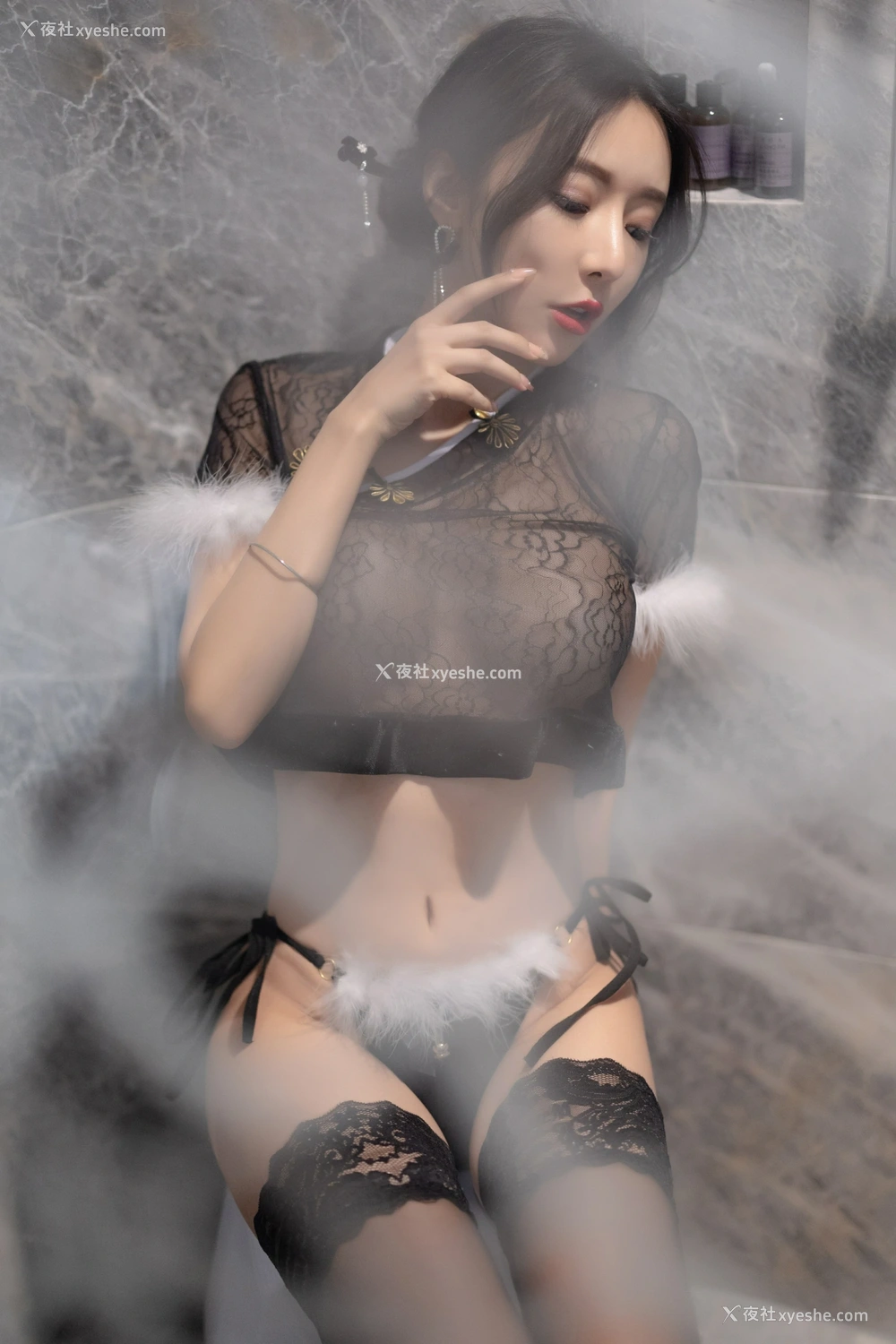 1P - xiuren秀人网福利王馨瑶Yanni大尺度私拍写真黑色网纱旗袍