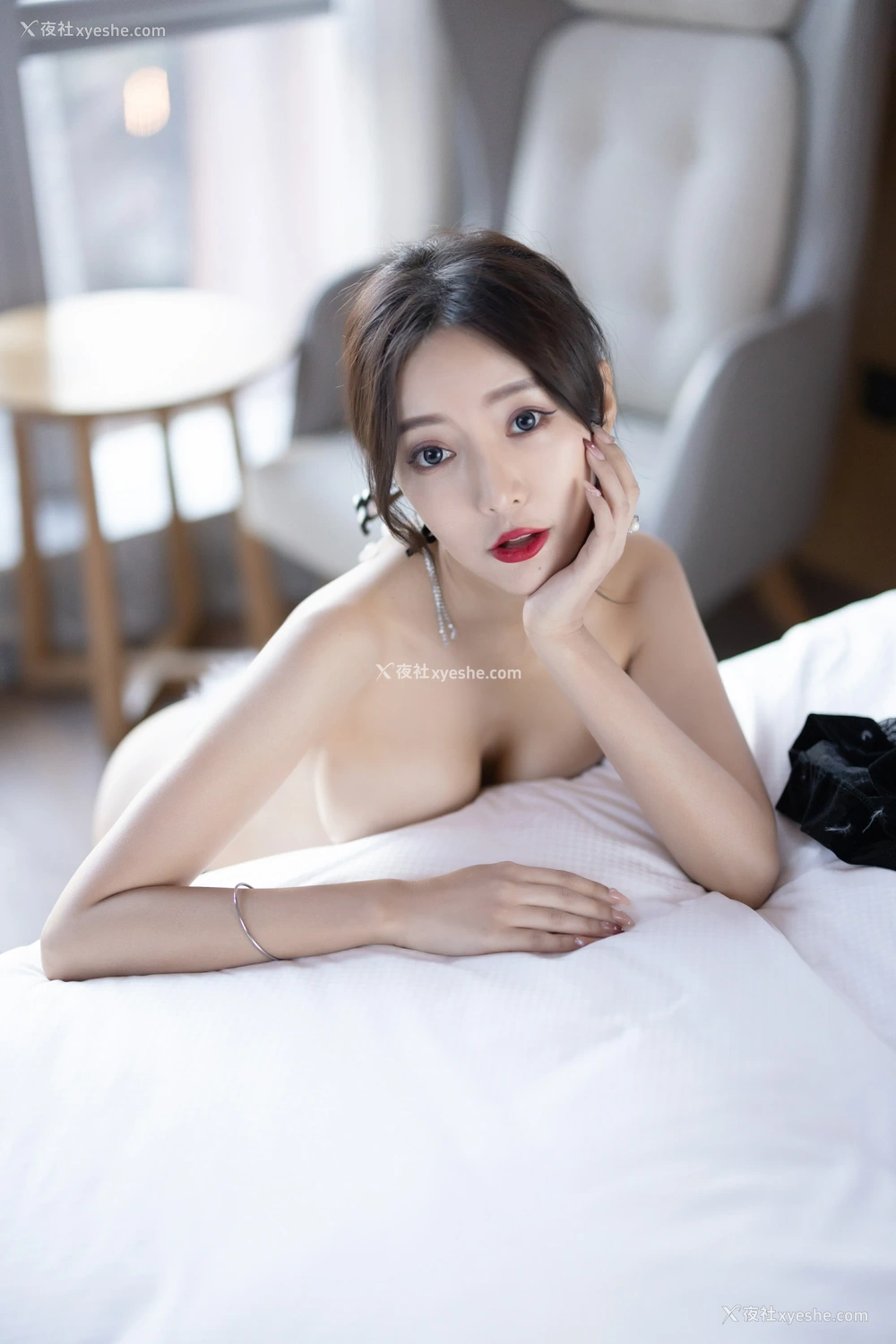 1P - xiuren秀人网福利王馨瑶Yanni大尺度私拍写真黑色网纱旗袍