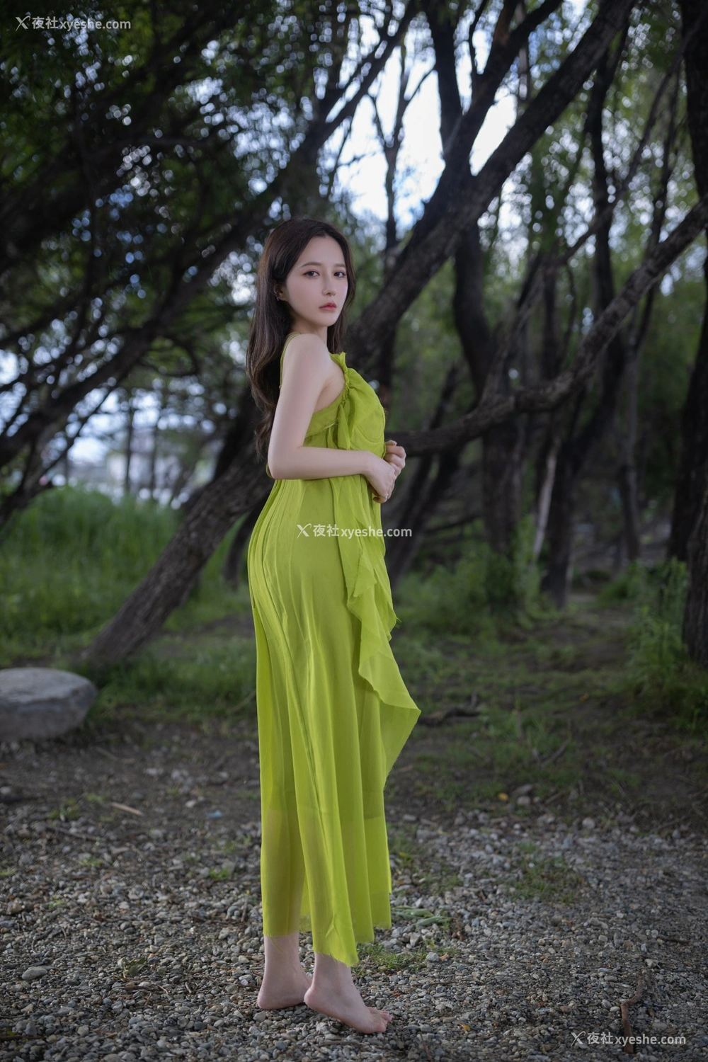1P - 鱼子酱四季 春夏秋冬原版写真
