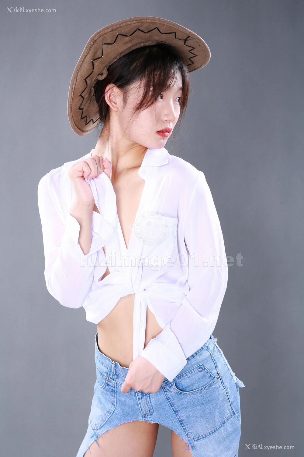 1P - 国模阿彩人体私拍套图