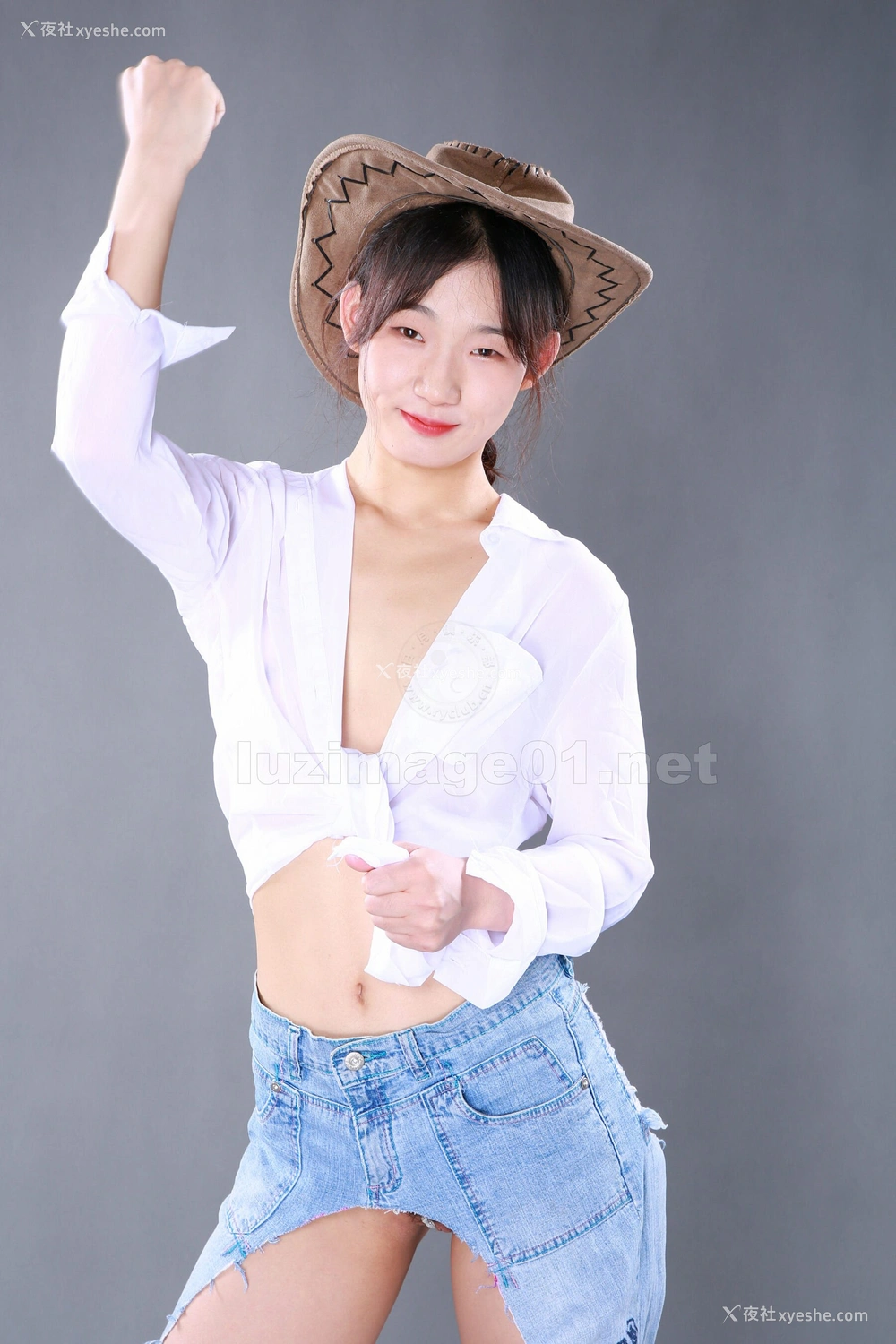 1P - 国模阿彩人体私拍套图