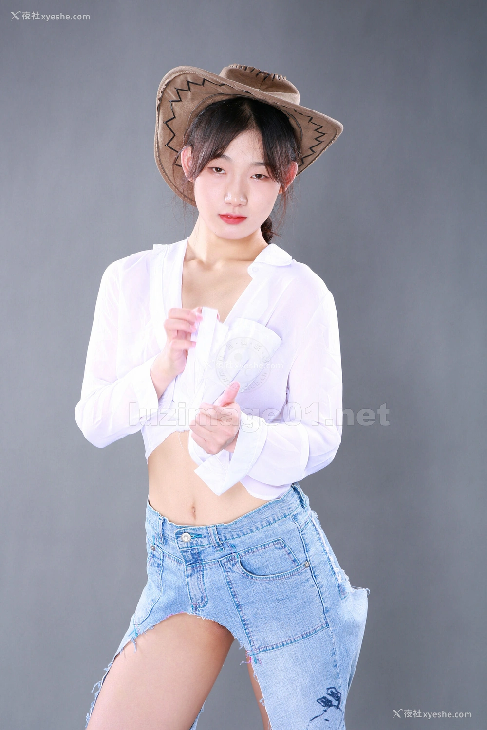 1P - 国模阿彩人体私拍套图