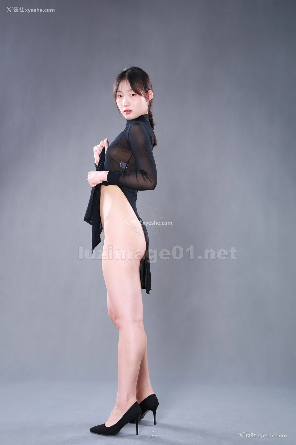 1P - 国模阿彩人体私拍套图