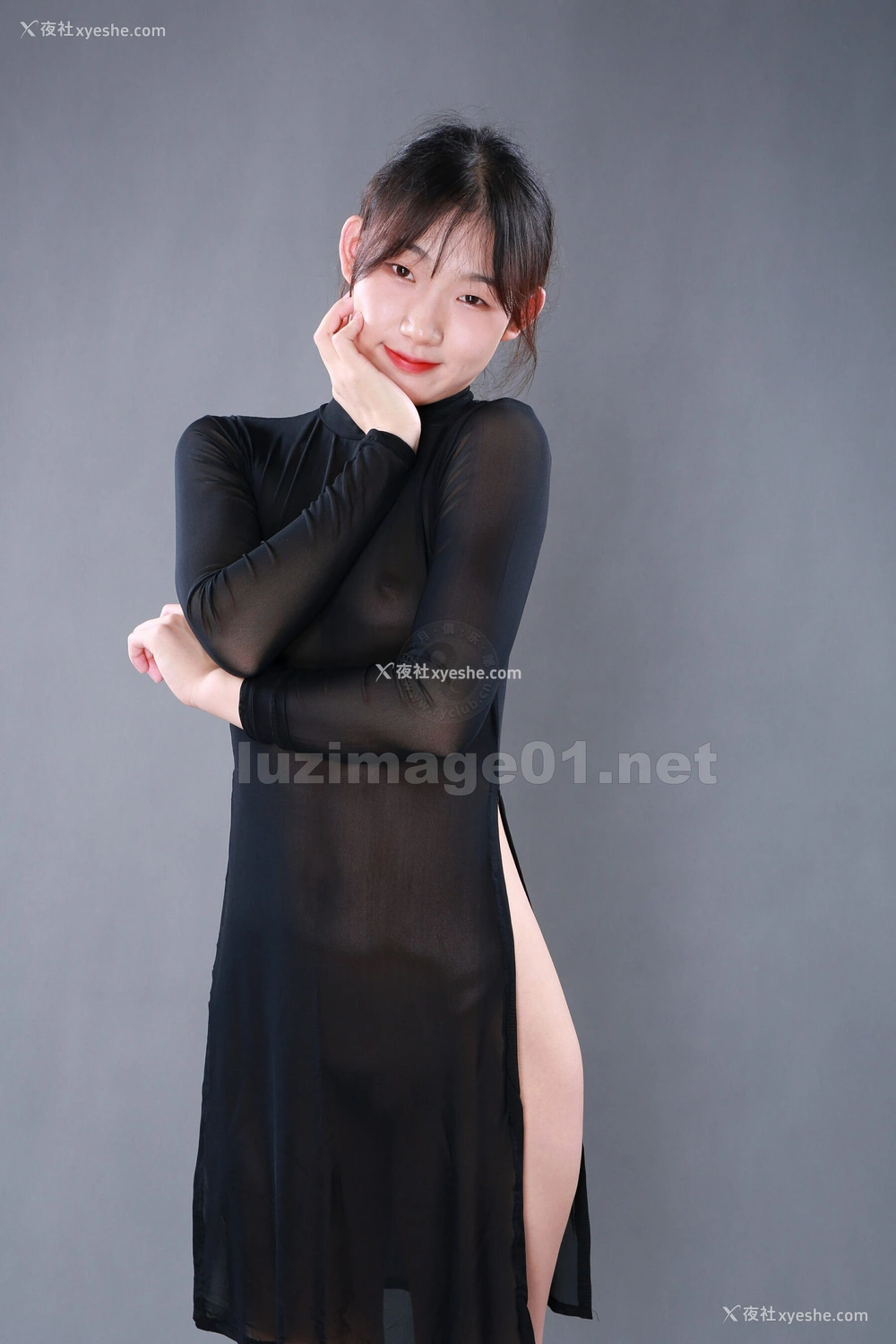 1P - 国模阿彩人体私拍套图